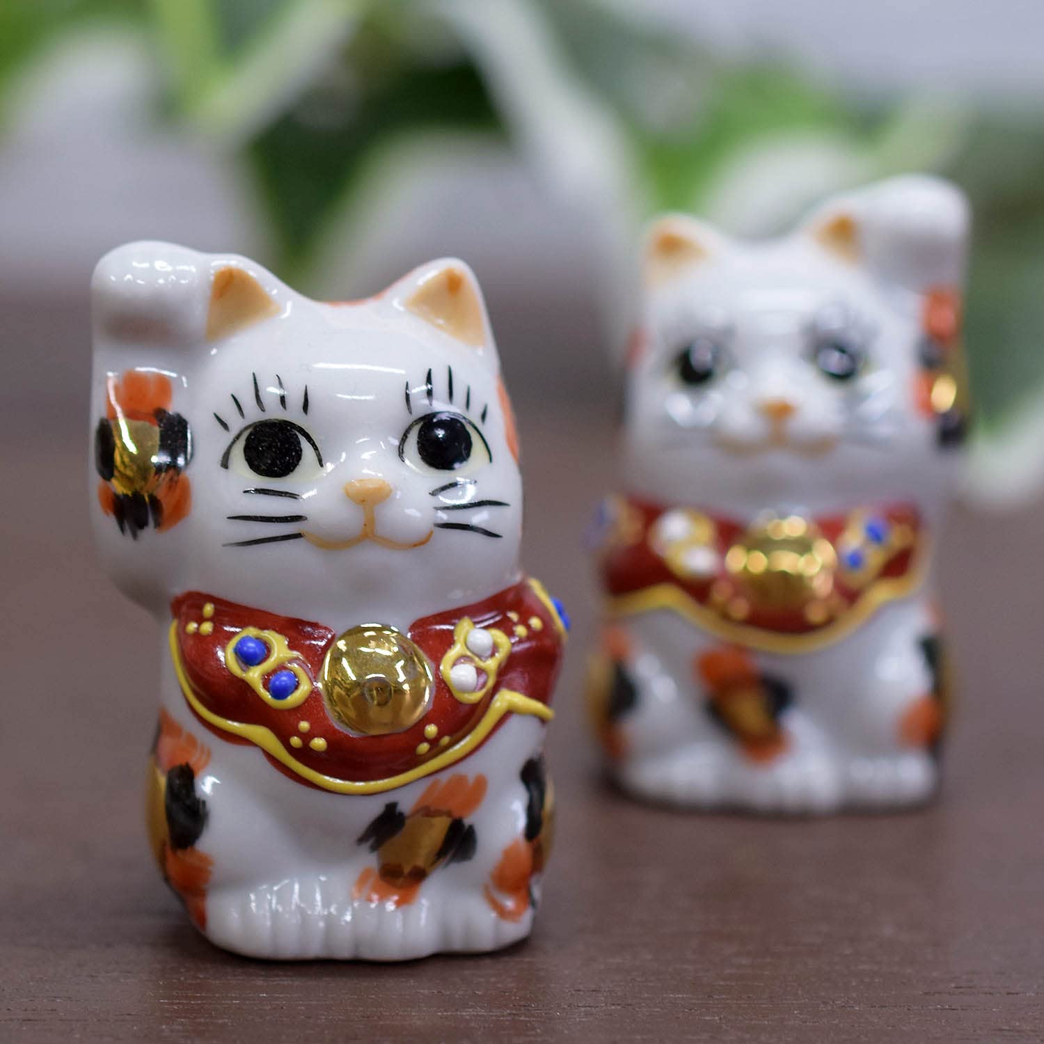 Amazon.co.jp: 九谷焼 ちび招き猫 金三毛 ペア gold-mike-F : ホーム
