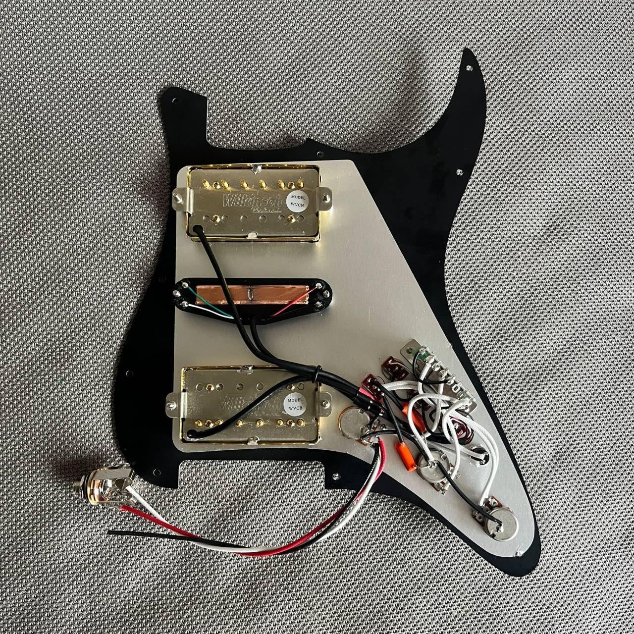 Amazon | 左手の配線済みロードされたHSHピックガードセットレフティ