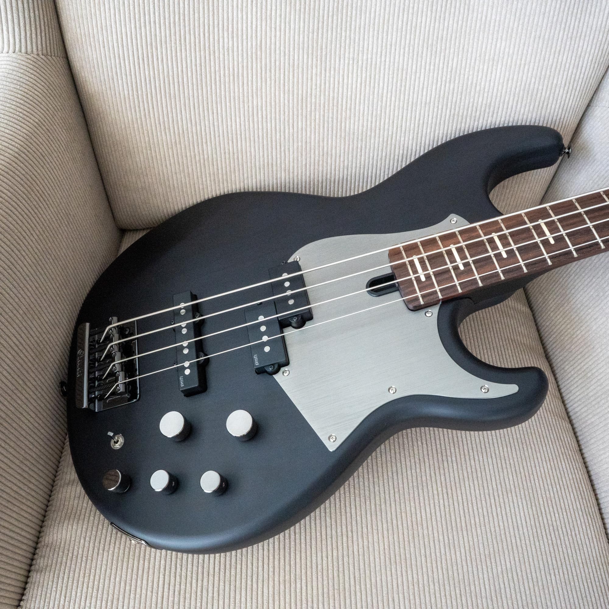 Amazon | ヤマハBBシリーズベースギター用ピックガード、グレー