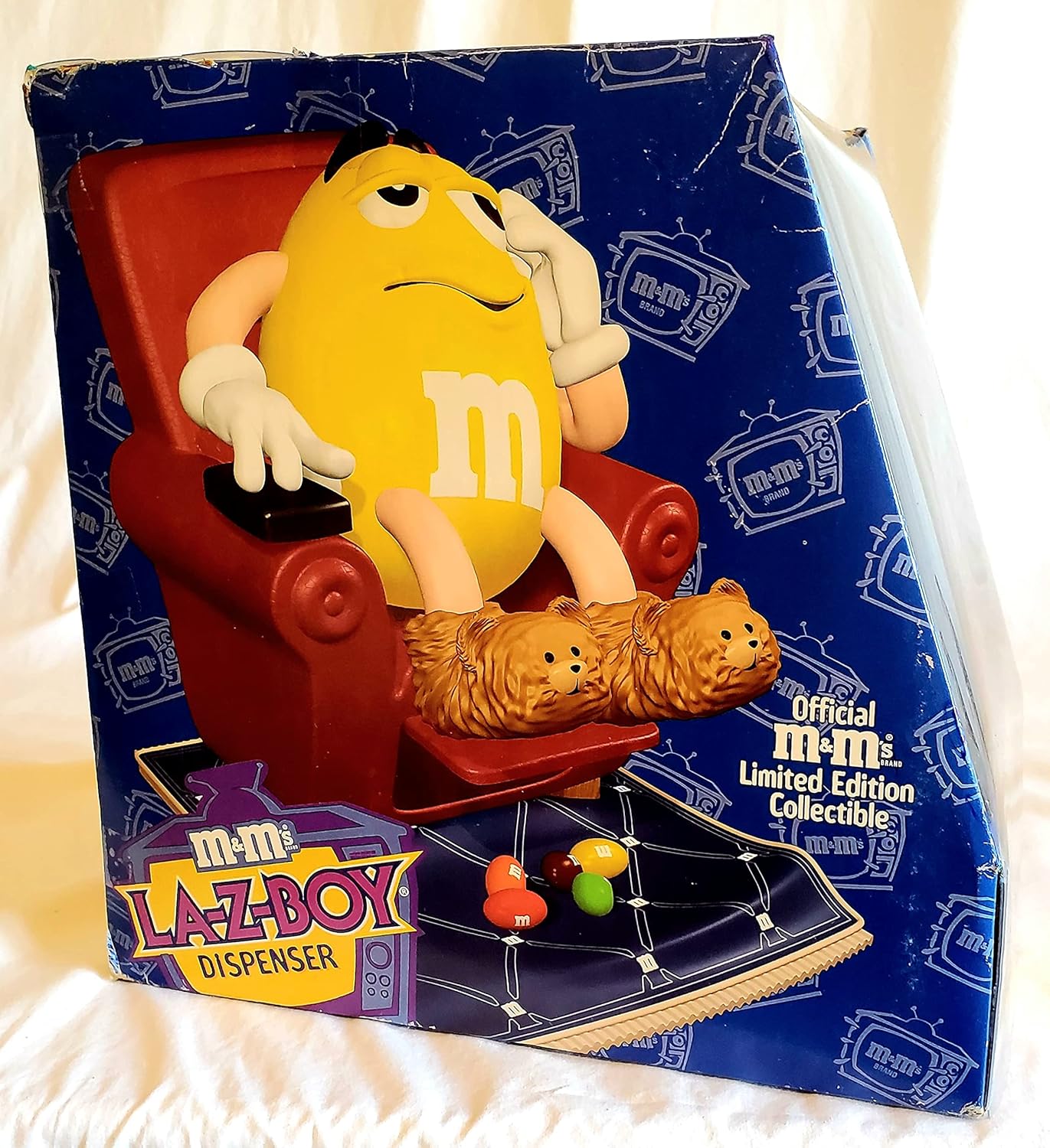 M&M'S - Brandclub - M&M'S LA-Z-BOY Dispenser