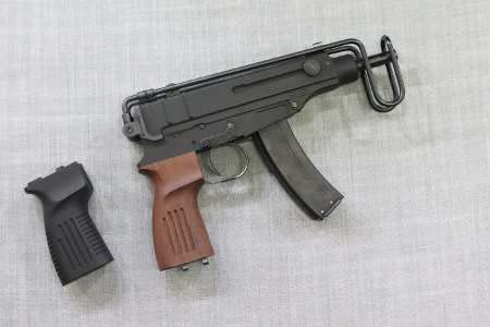 Amazon.co.jp: VZ61 スコーピオン ウォールナット 木製グリップ KSC