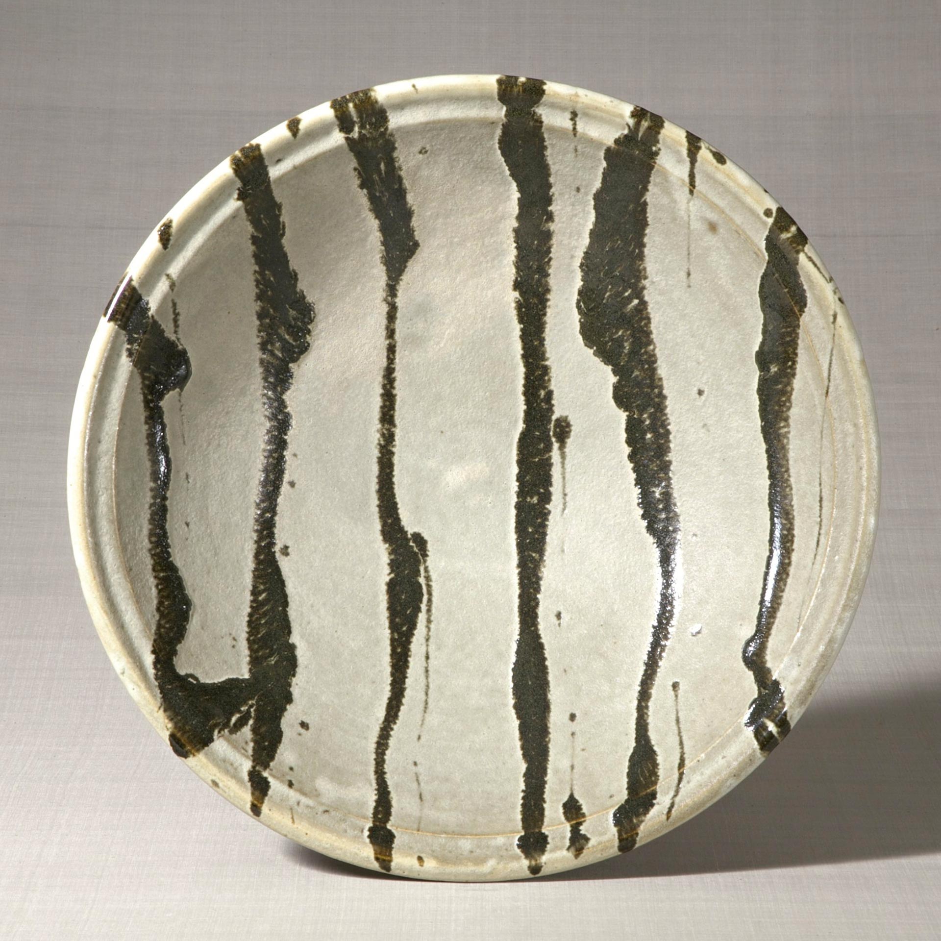 白釉黒流描鉢 - 所蔵品 | 日本民藝館