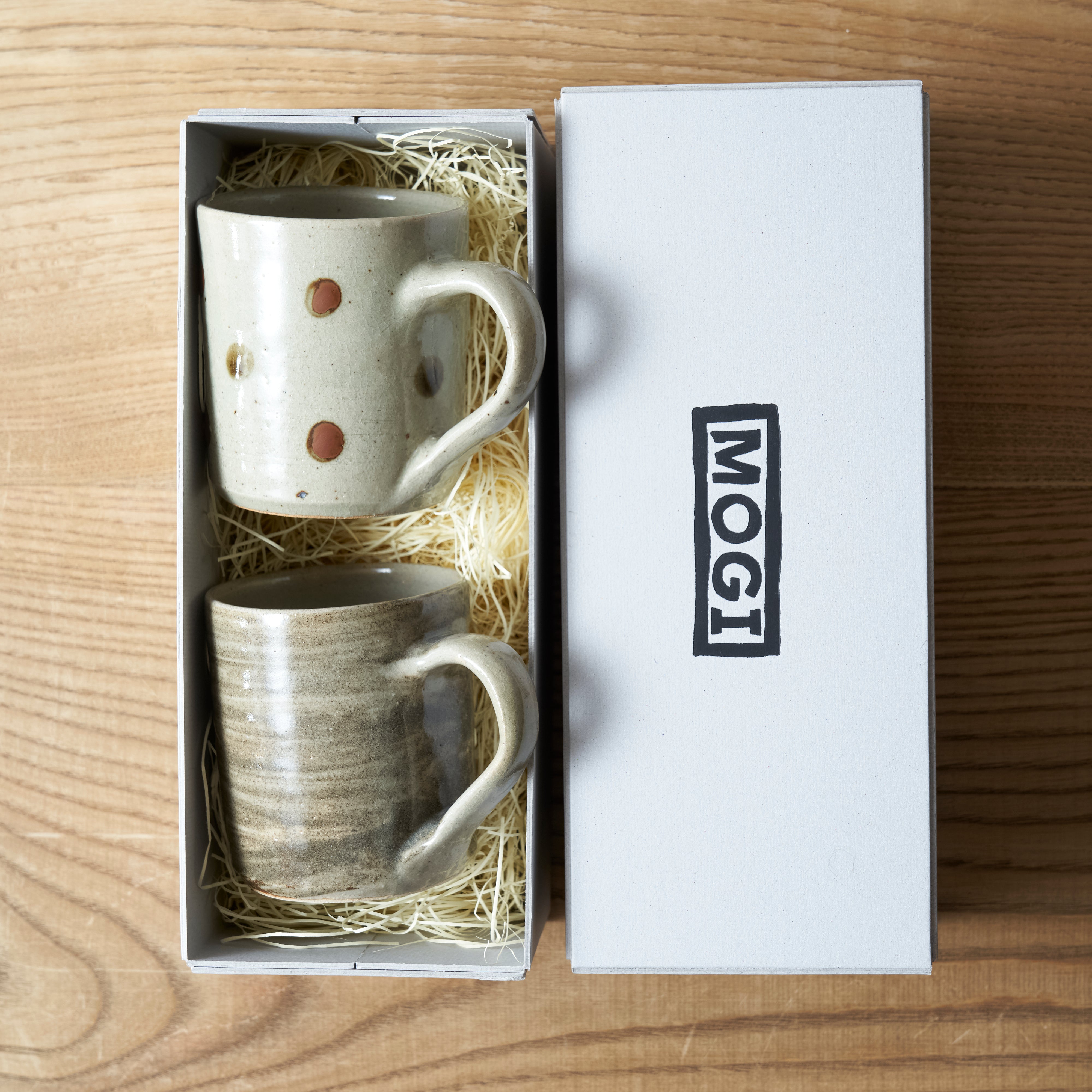 濱田窯 / 別注マグカップセット（ドット / ハケ目） – MOGI