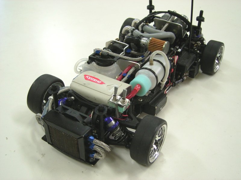 FW－05RRに直列2気筒水冷エンジン(4.22CC)搭載