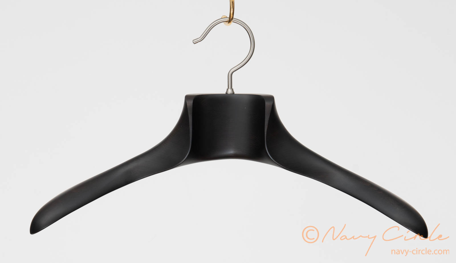 レビュー】NAKATA HANGERの最高級ハンガー「NH-2」 | Navy Circle
