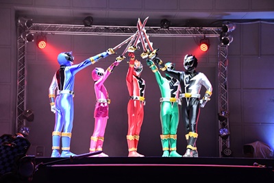 戦隊最新作『リュウソウジャー』レッドは新人の一ノ瀬颯、大学入学式で