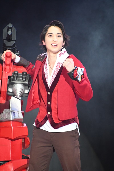 戦隊最新作『リュウソウジャー』レッドは新人の一ノ瀬颯、大学入学式で