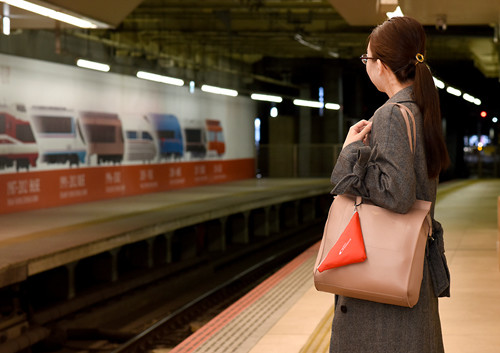 小田急ロマンスカーGSE(70000形)デザインのエコバッグを車内販売