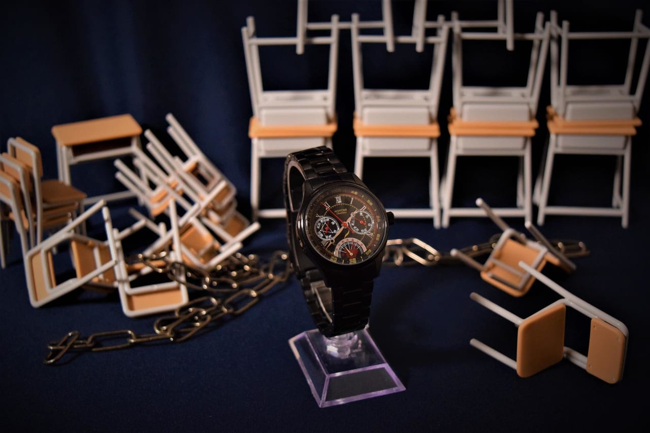 シャフ度でキめたくなる！『〈物語〉シリーズ』からブラックのボディに