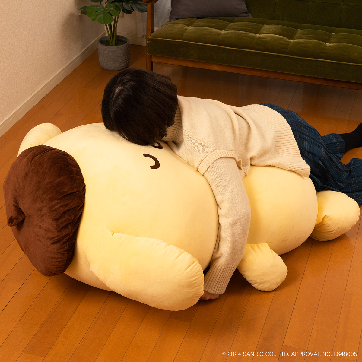 全長約105㎝の『すべてを受け入れるポムポムプリン』ぬいぐるみ型