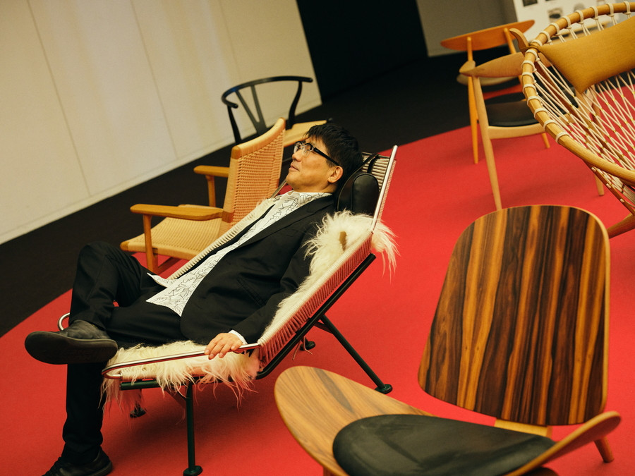 時代を超えるものづくりの正体—亀田誠治、名作椅子が一堂に会す