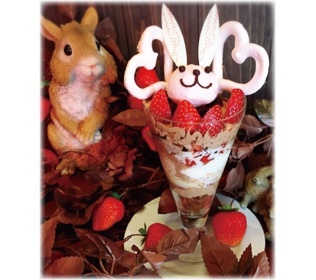 画像1 / 2＞イチゴとチョコで幸せ！ニコラハウス限定うさぎパフェ