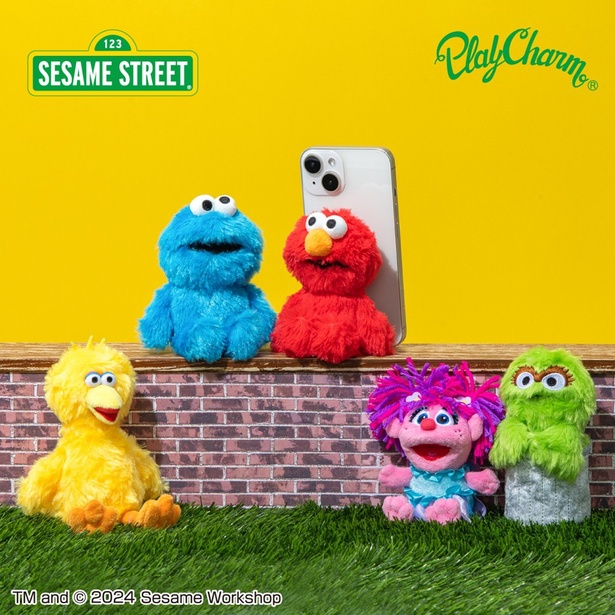 エルモやアビーがスマホにくっついた！ホルダー兼スタンドになるセサミ