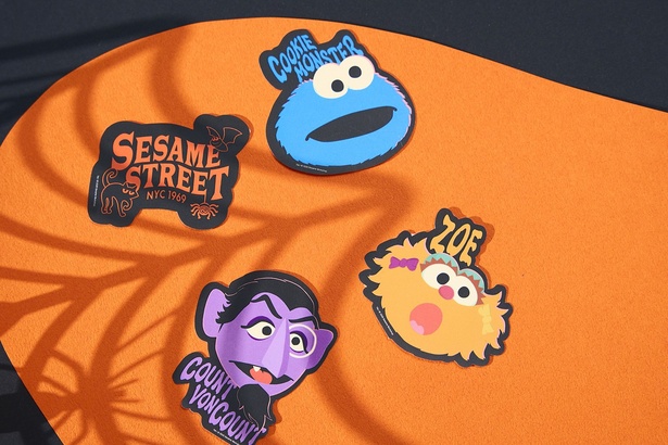 黒猫になったエルモがかわいすぎる！「セサミストリートマーケット