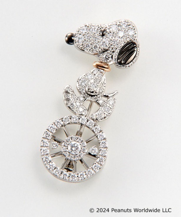 スヌーピーをモチーフにしたラグジュアリーなダイヤモンドジュエリーが