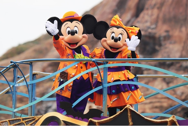 仮装姿のミッキーたちとレッツダンス！ディズニーシーでハロウィーンを