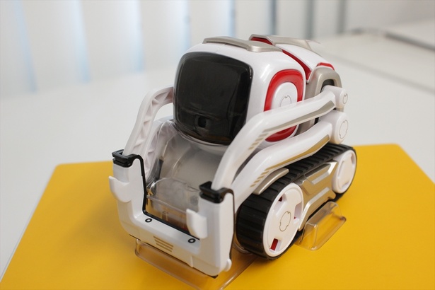 予想以上、いや予想外！手のひらサイズのAIロボット「COZMO」と遊んで