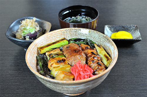 備長炭焼鳥 とりやす恵那どりと紀州産備長炭の本格焼き鳥 | 中津川