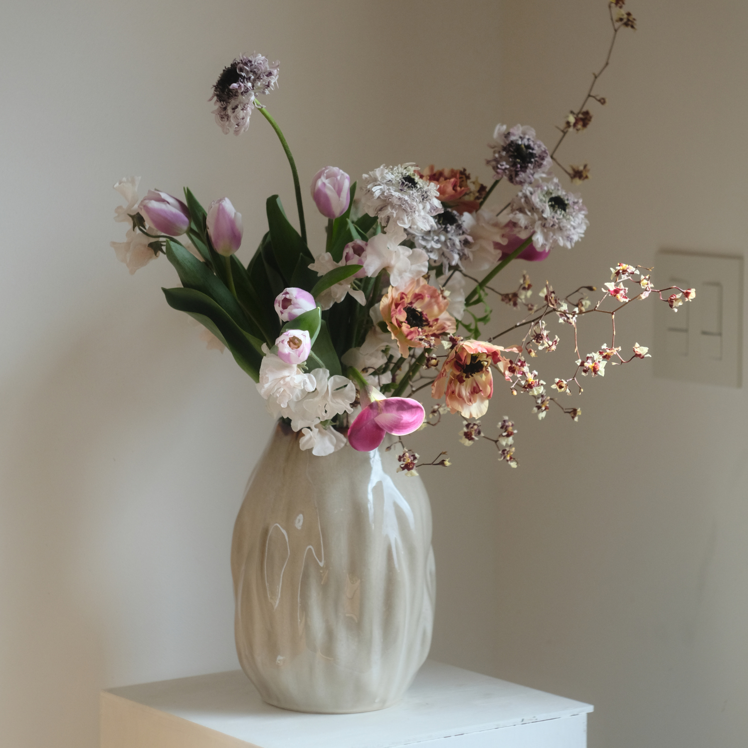 陶器のおしゃれな花瓶｜花束用花瓶｜北欧風｜プレゼントにも｜おくるみ