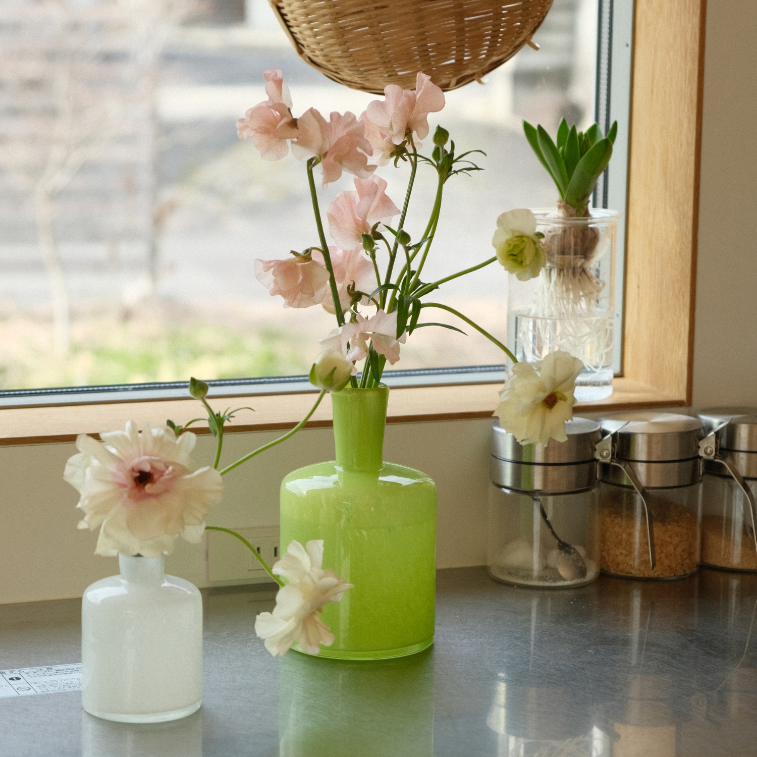 グリーンのおしゃれなガラス花瓶 かわいい 通販 一輪挿し ミルキー