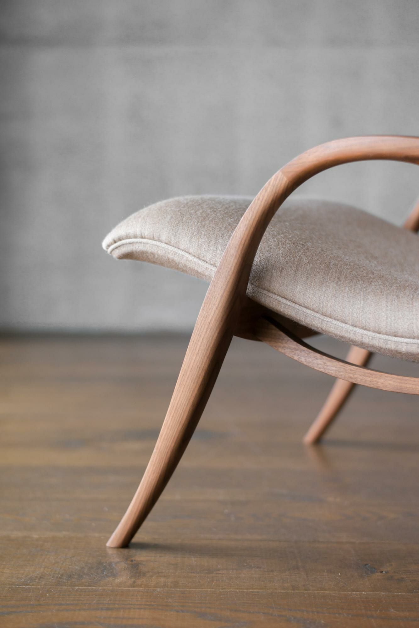 FH429 Signature Chair | 51% Online Store