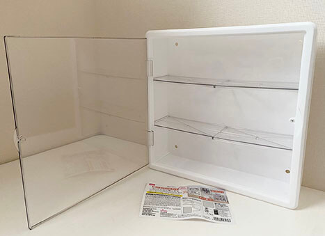 100均ダイソーにも「扉付コレクションボックス・ディスプレイケース