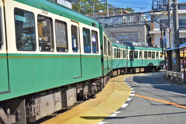 扇屋】目の前を江ノ電が走る！人気の「江ノ電もなか」をつくる200年