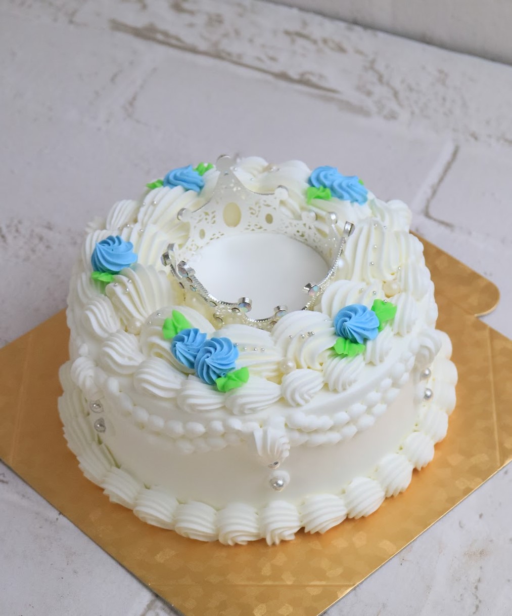 水色が鮮やかなフリル絞りのセンイルケーキ | オーダーメイドケーキ