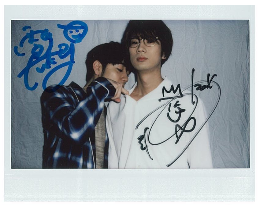 TVガイドVOICE STARS」好評発売中】 ☆直筆サイン入り生写真プレゼント