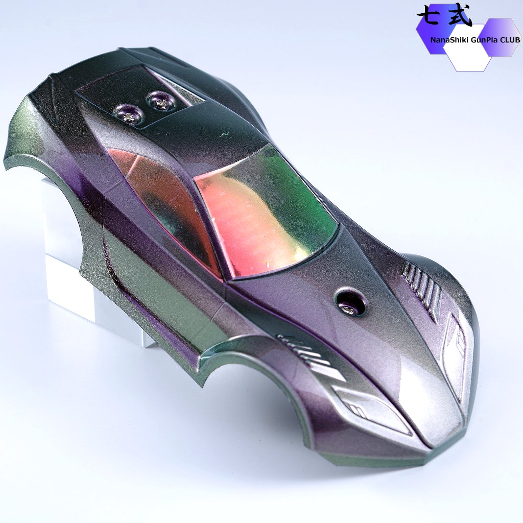 ミニ四駆のボディ塗装完了！ 青い方はプラボディのラップ塗装。 偏光