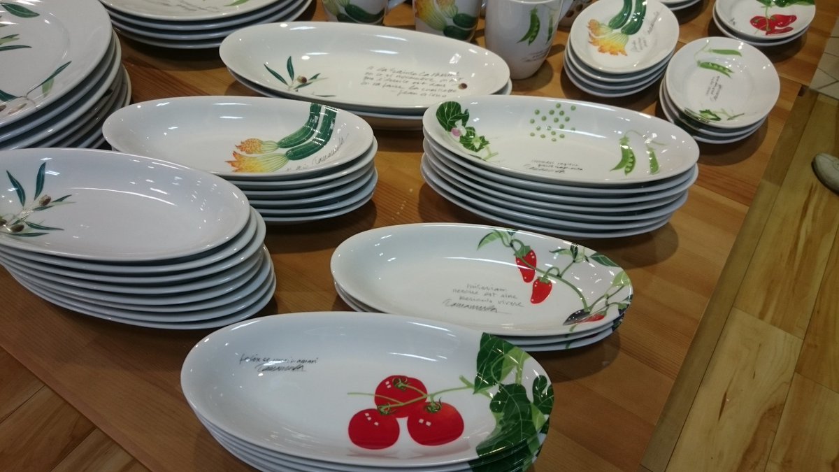 東京ソラマチ店では、玉村豊男さんのワイナリー「ヴィラデスト」の食器