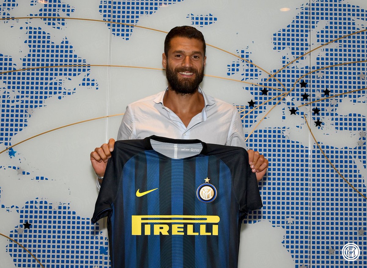 アントニオ・ #カンドレーヴァ の背番号は・・・ ⚫️🔵👕8️⃣7️⃣