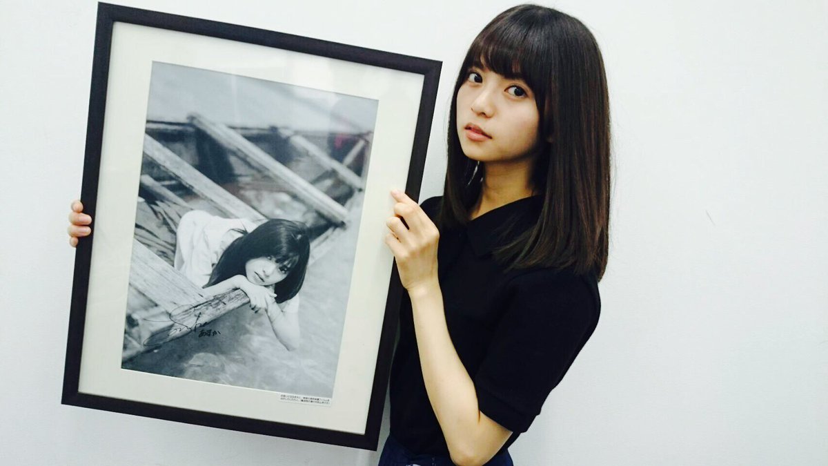 飛鳥さんのサイン入り特製生写真は、このように額装された状態でお送り