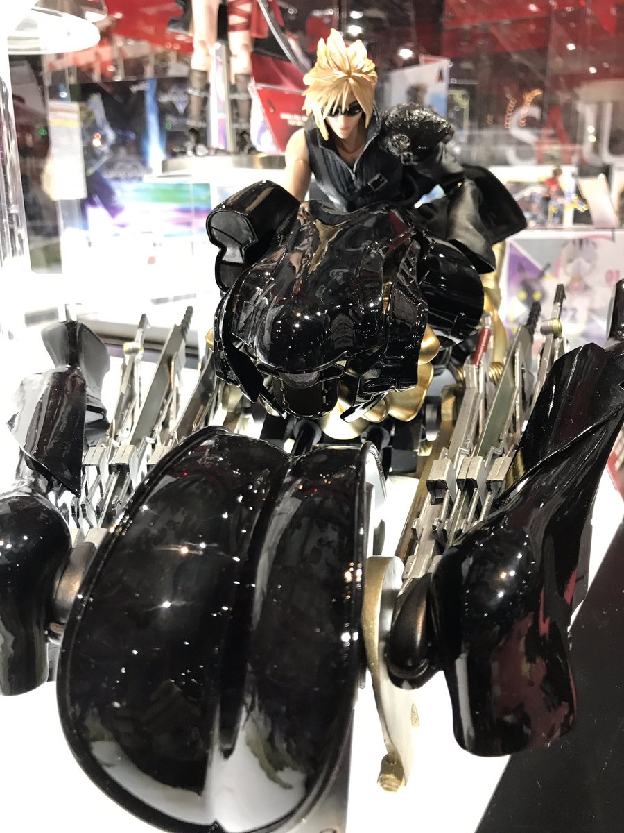 続けてはFINAL FANTASY VII ADVENT CHILDREN プレイアーツ改から