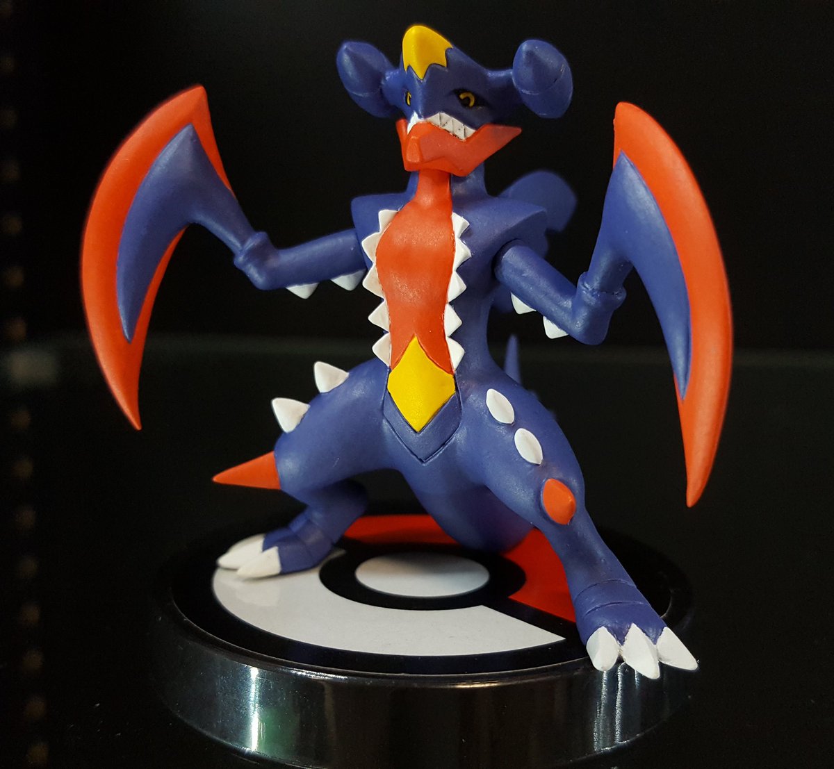 立体ポケモン図鑑メガガブリアス、ついに完成です。顔・腕はモンコレ