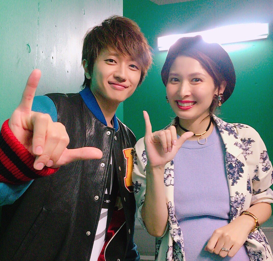 AAAのLIVEにてにっしーとみんなでLポーズ✨毎回、にっしーの歌唱力に