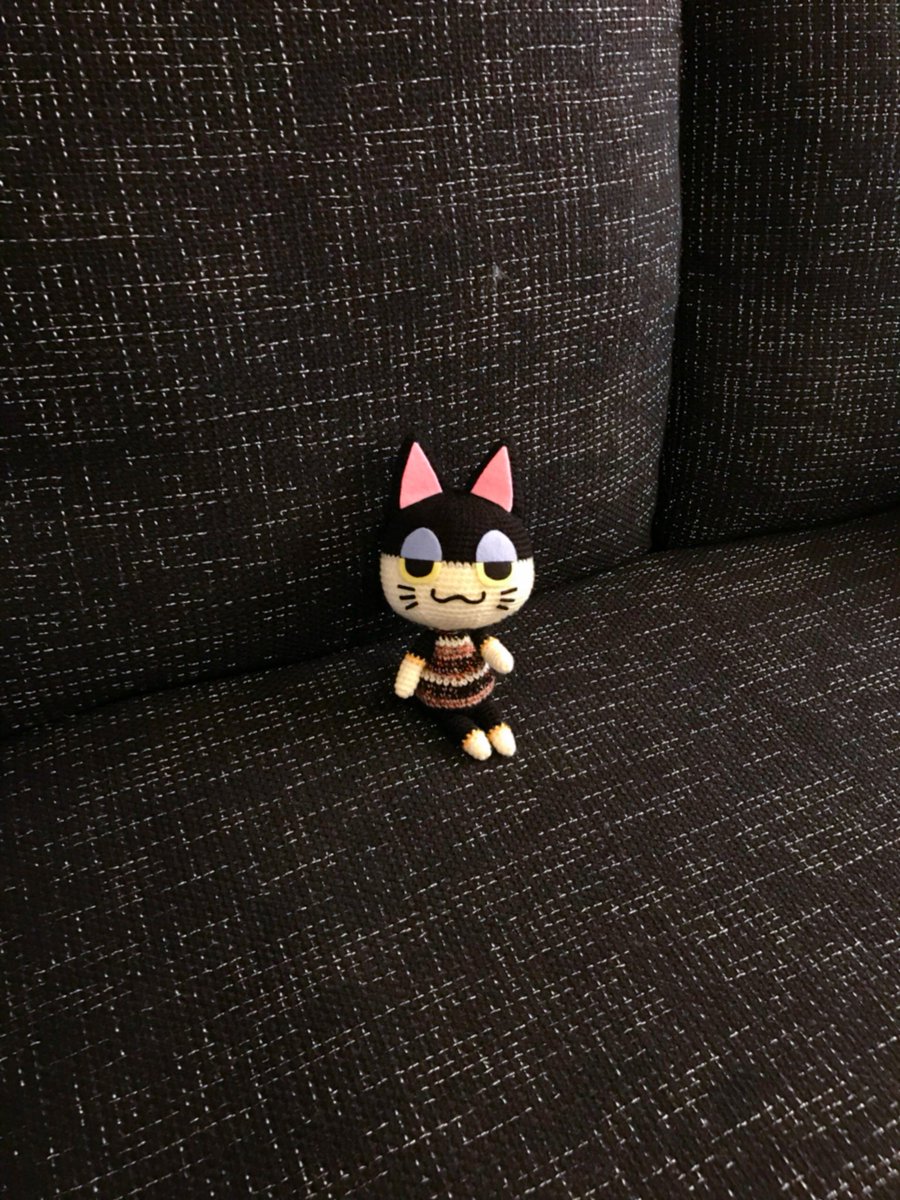 あみぐるみビンタくん完成しました〜🎉3枚目の、おいでよ〜って感じが