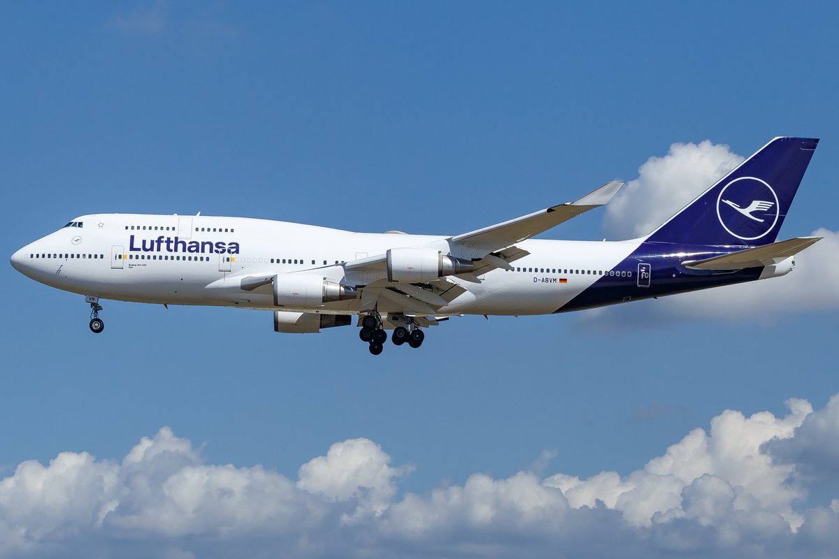 明日ついにLH740で飛来するルフトハンザ747-400の新塗装。一足先に