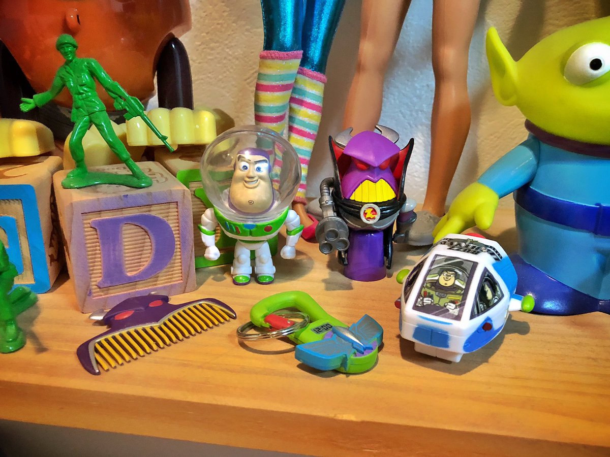 トイストーリーの短編作品 「ニセものバズがやって来た」より