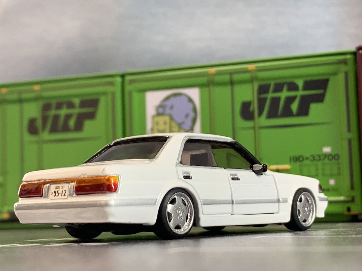 レストアしたトミカの13クラウンにK.T WORKSさんのホイール「TH01