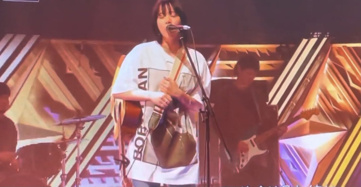 あいみょんがボブ・ディランのTシャツを着てCDTVに出演！