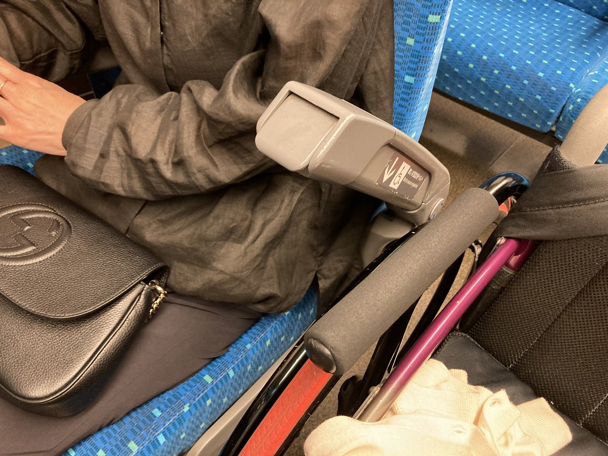 ウワーッ💥 券売機の画面にこんな表示出るようになってて嬉しい