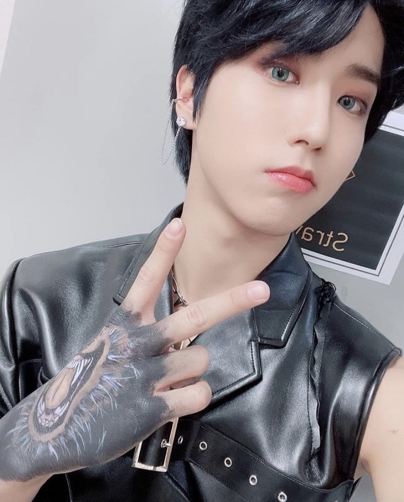 ハニがインスタ更新してくれた〜！ カラコンバチバチに決まってるし