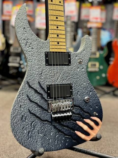 聖飢魔Ⅱファンの方にはおなじみのルーク篁氏の人気シグネチャーモデル