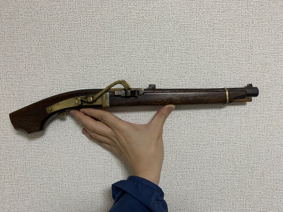 馬上筒と短筒】 『馬上筒』というと騎乗で片手で使用する銃と思われ