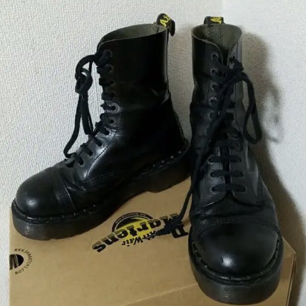 氷室京介 がライブで愛用している #ドクターマーチン のブーツ🥾 英国