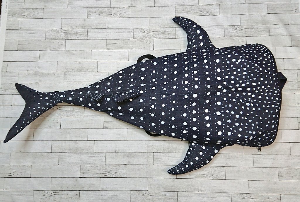 ジンベイザメのリュック出来ました😃 手書きの模様はあまり上手じゃ