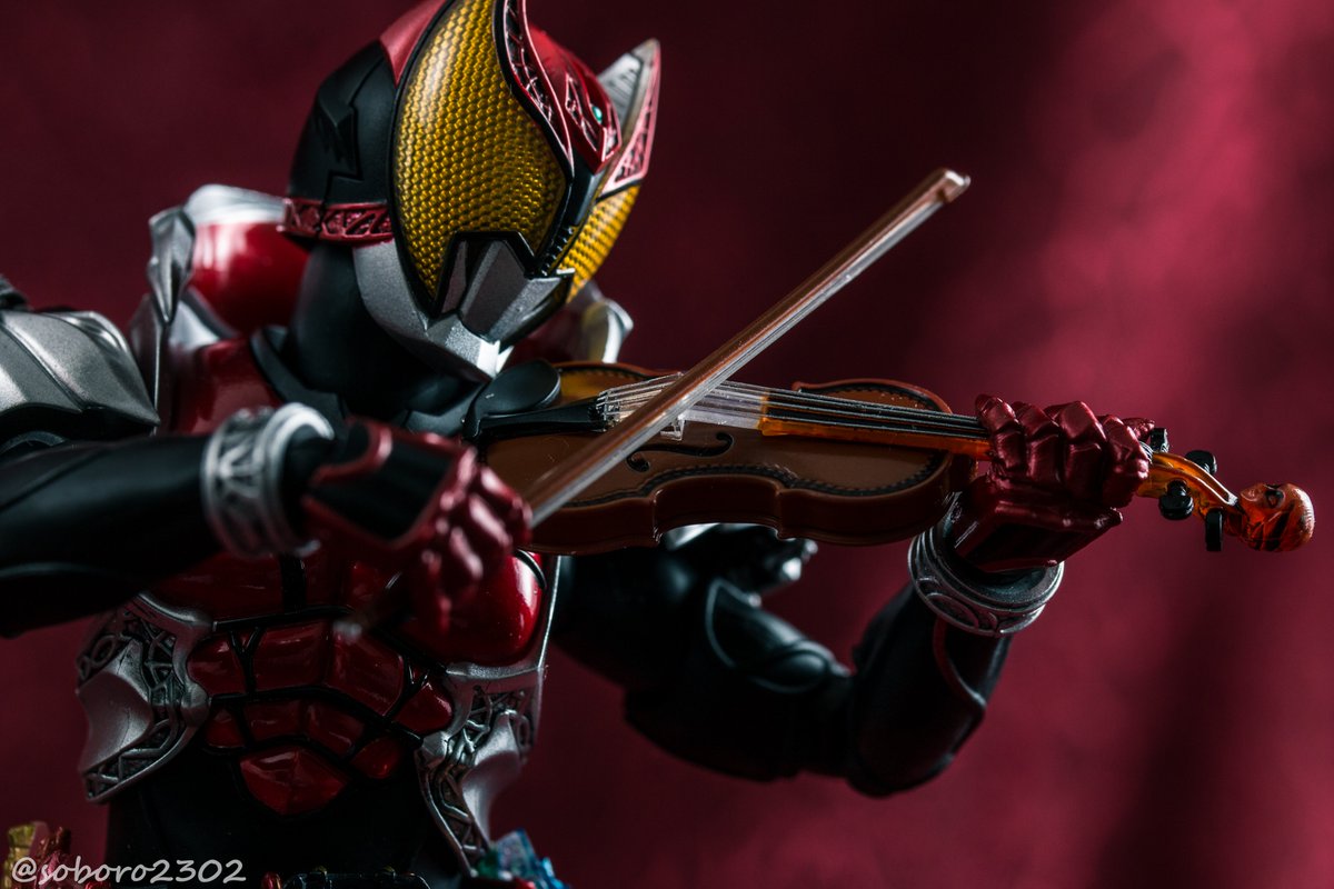 S.H.フィギュアーツ 真骨彫製法 仮面ライダーキバ & マシンキバー