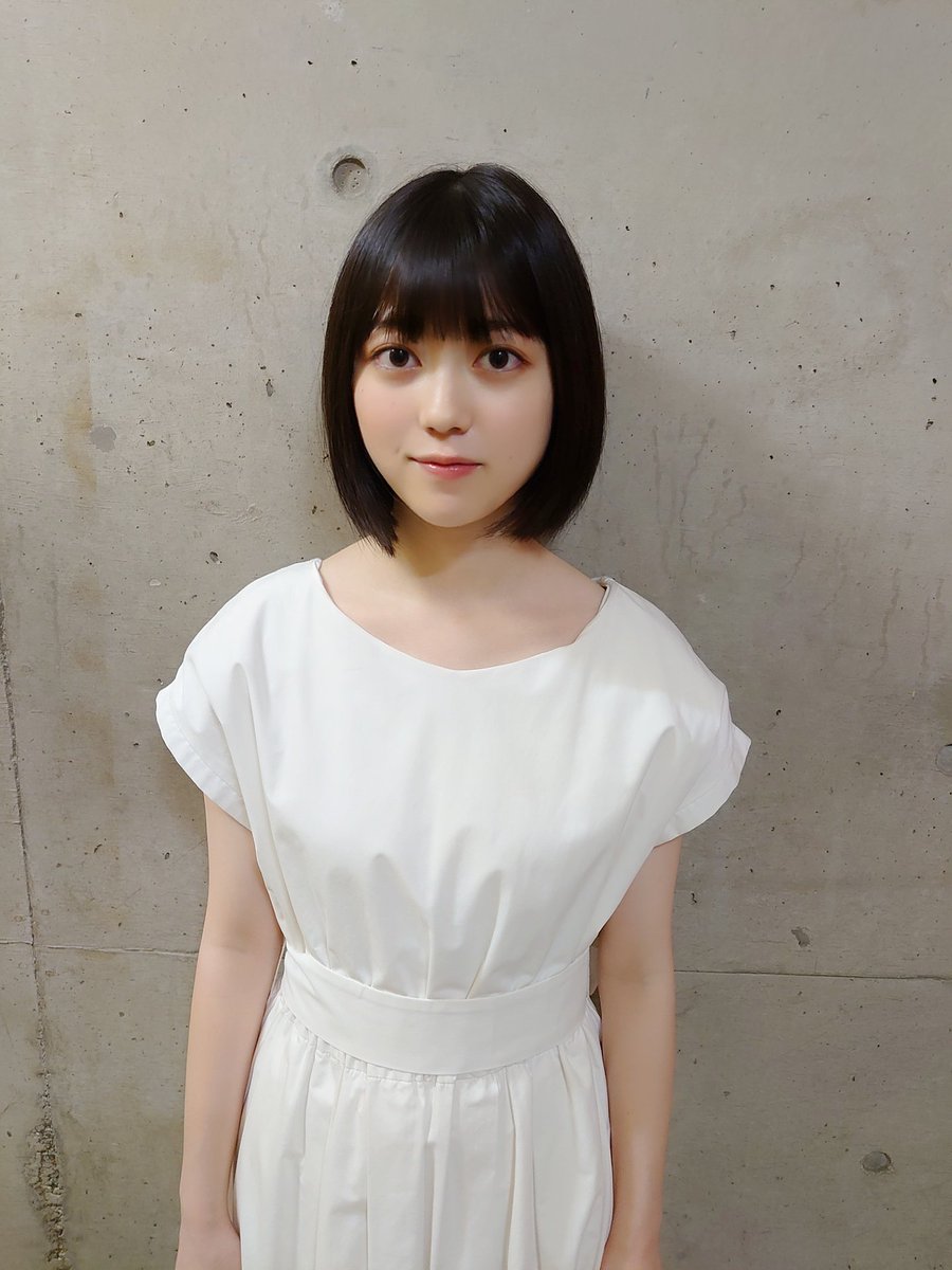 幸阪茉里乃さん ちっちゃくて可愛い。自己紹介の時にステージ奥から