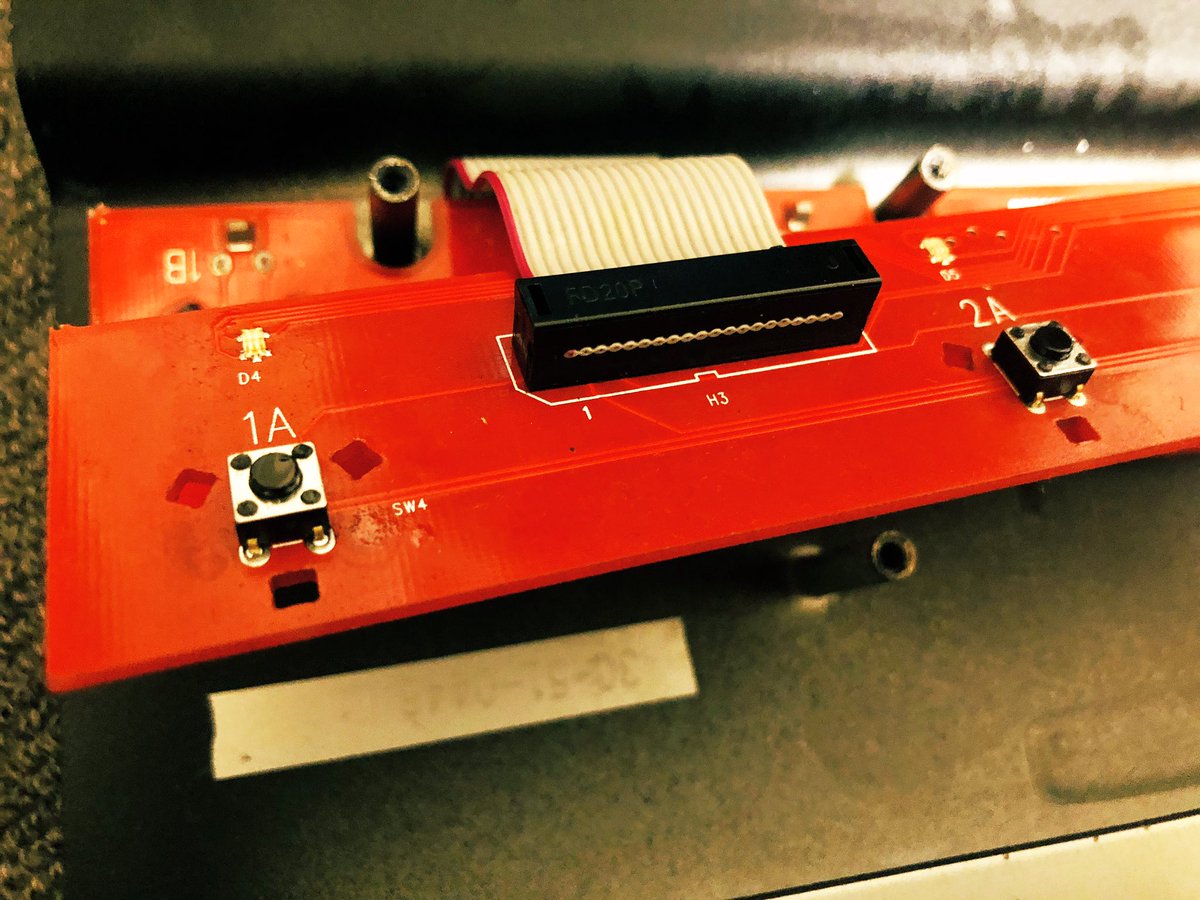 LINE6のM9。 経年劣化でフットスイッチがまともに反応しない… 仕方ない